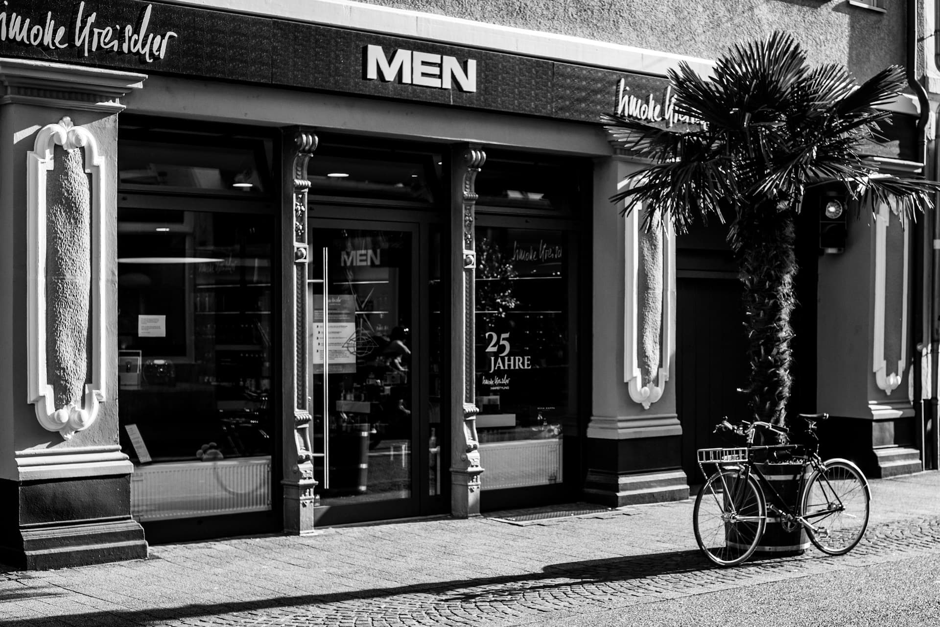 KING'S Barbershop storefront